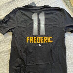 Large Boston Bruins t-shirt Trent Frederic